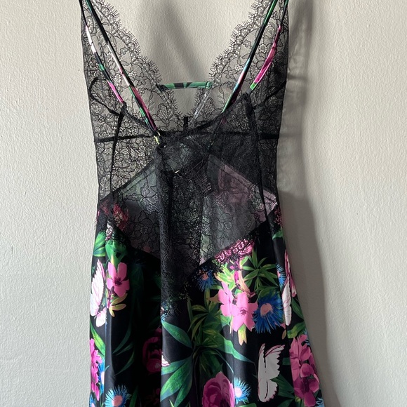 Intimates - Picture 3 of 3